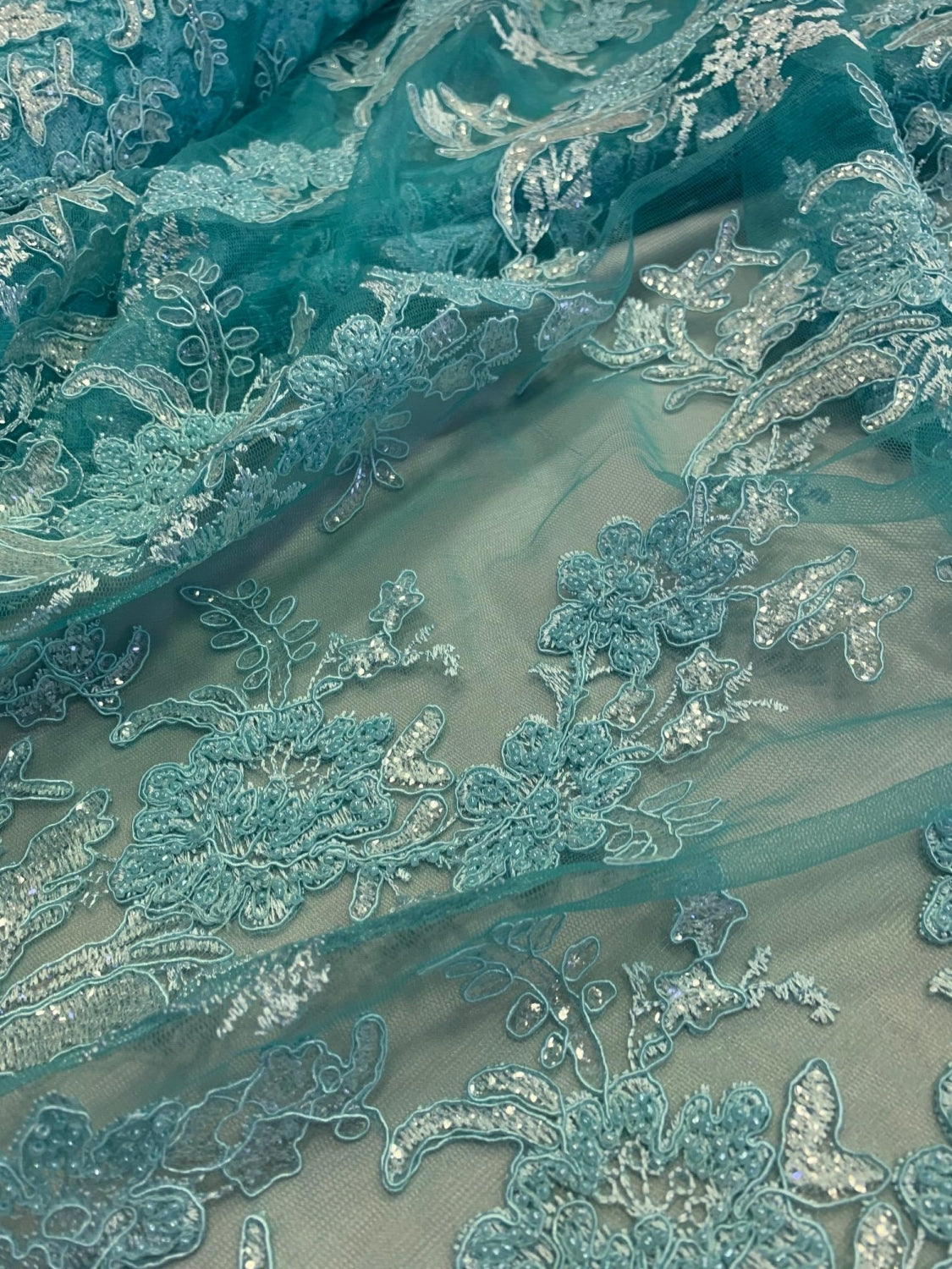 Broderie Pe Tull Cu Margele, Bleu