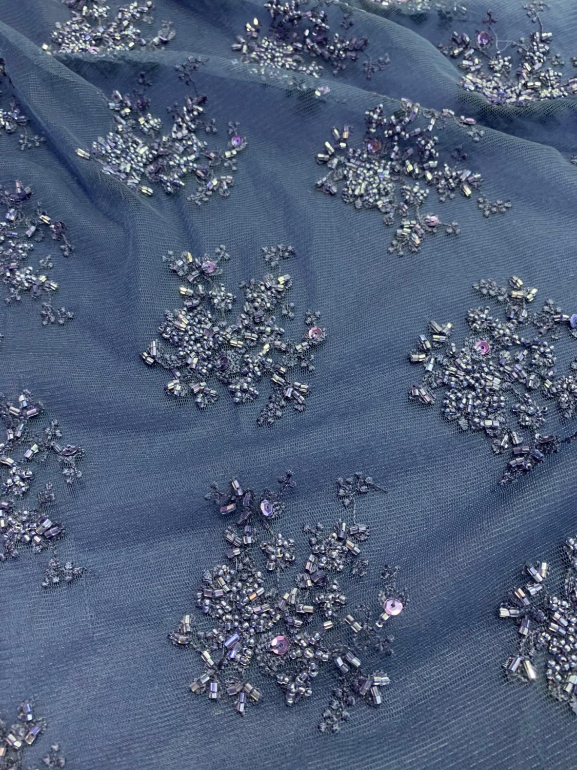 Broderie Pe Tull Cu Margele, Bleumarin