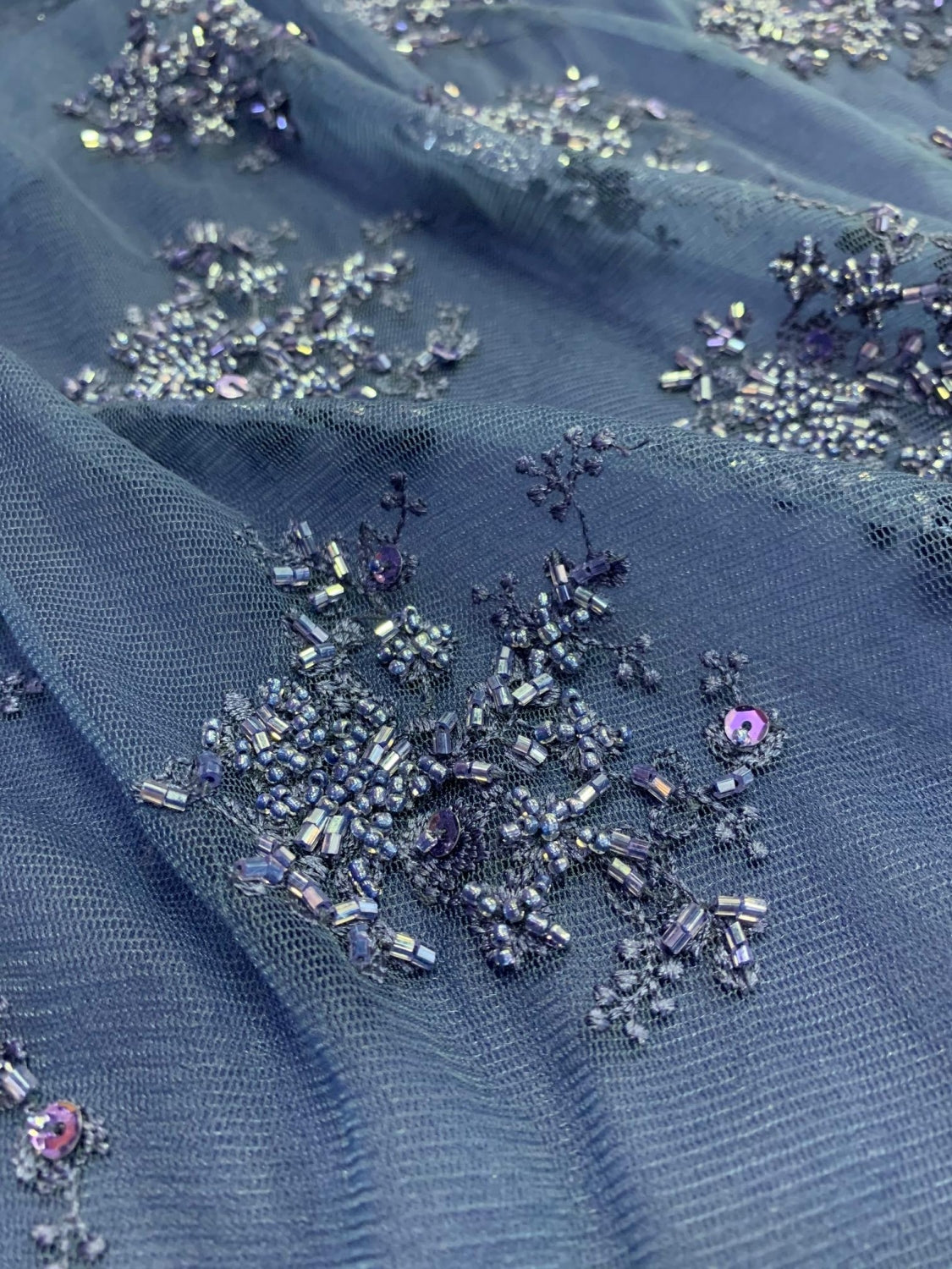 Broderie Pe Tull Cu Margele, Bleumarin