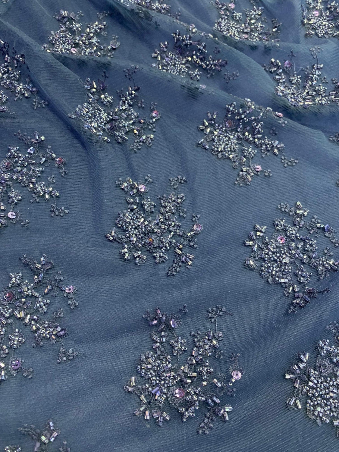 Broderie Pe Tull Cu Margele, Bleumarin