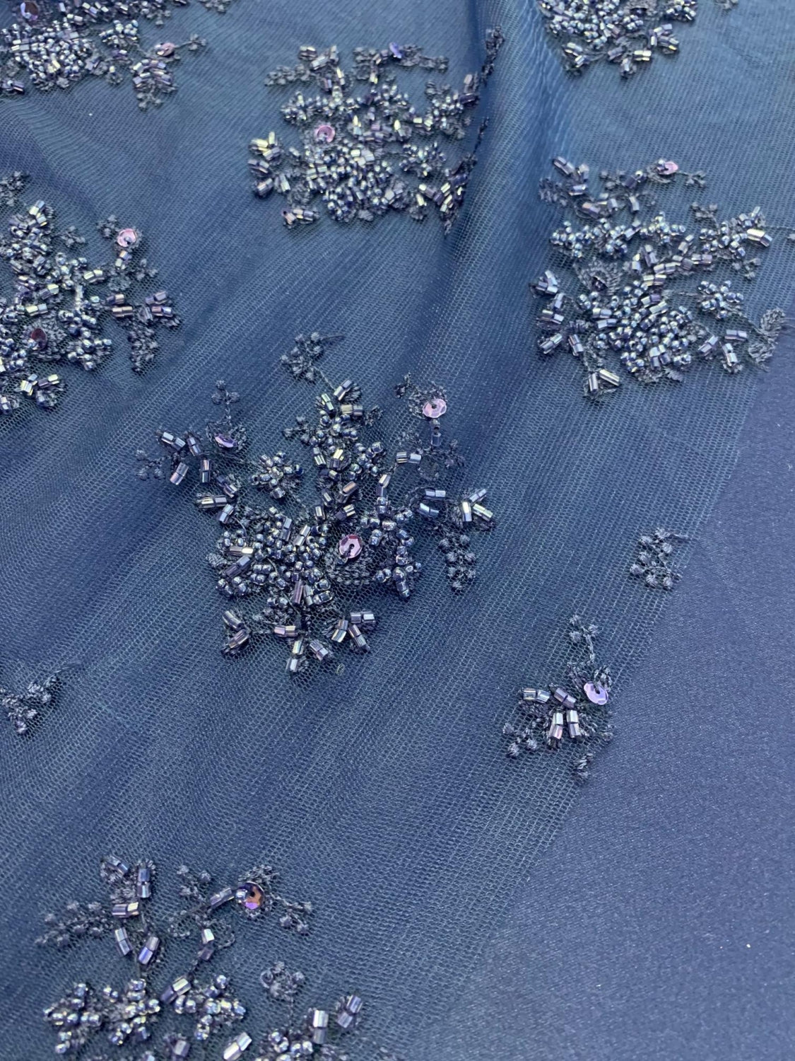 Broderie Pe Tull Cu Margele, Bleumarin