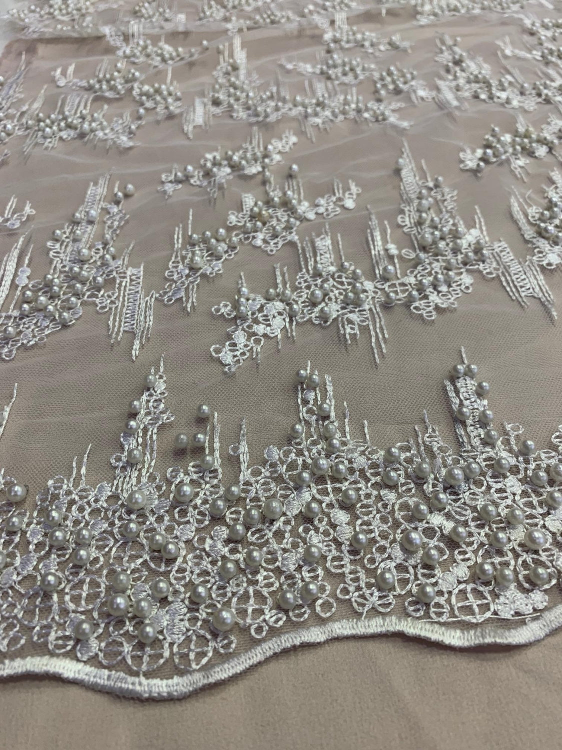 Broderie Pe Tull Cu Margele, Ivoire