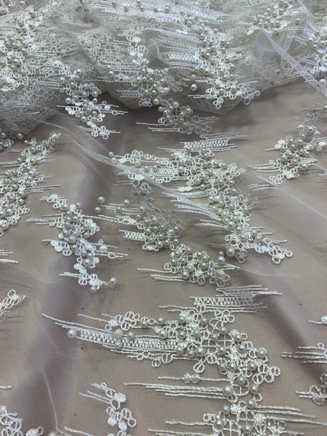 Broderie Pe Tull Cu Margele, Ivoire