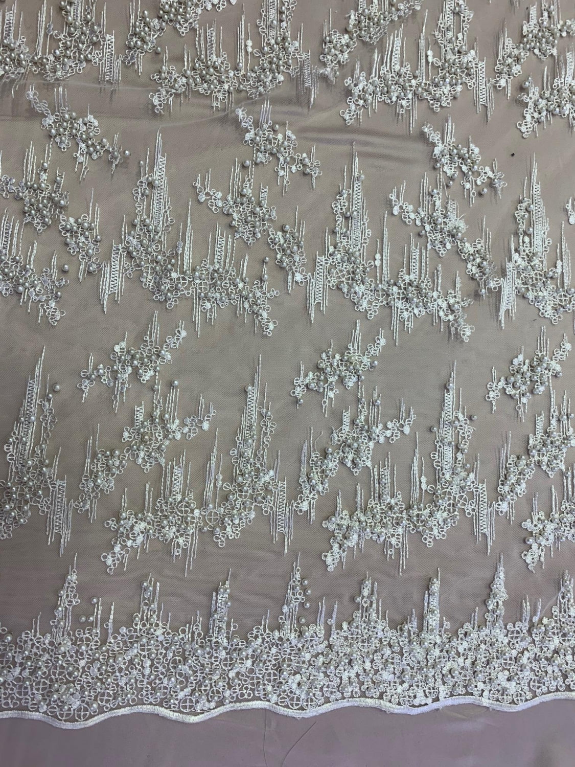 Broderie Pe Tull Cu Margele, Ivoire