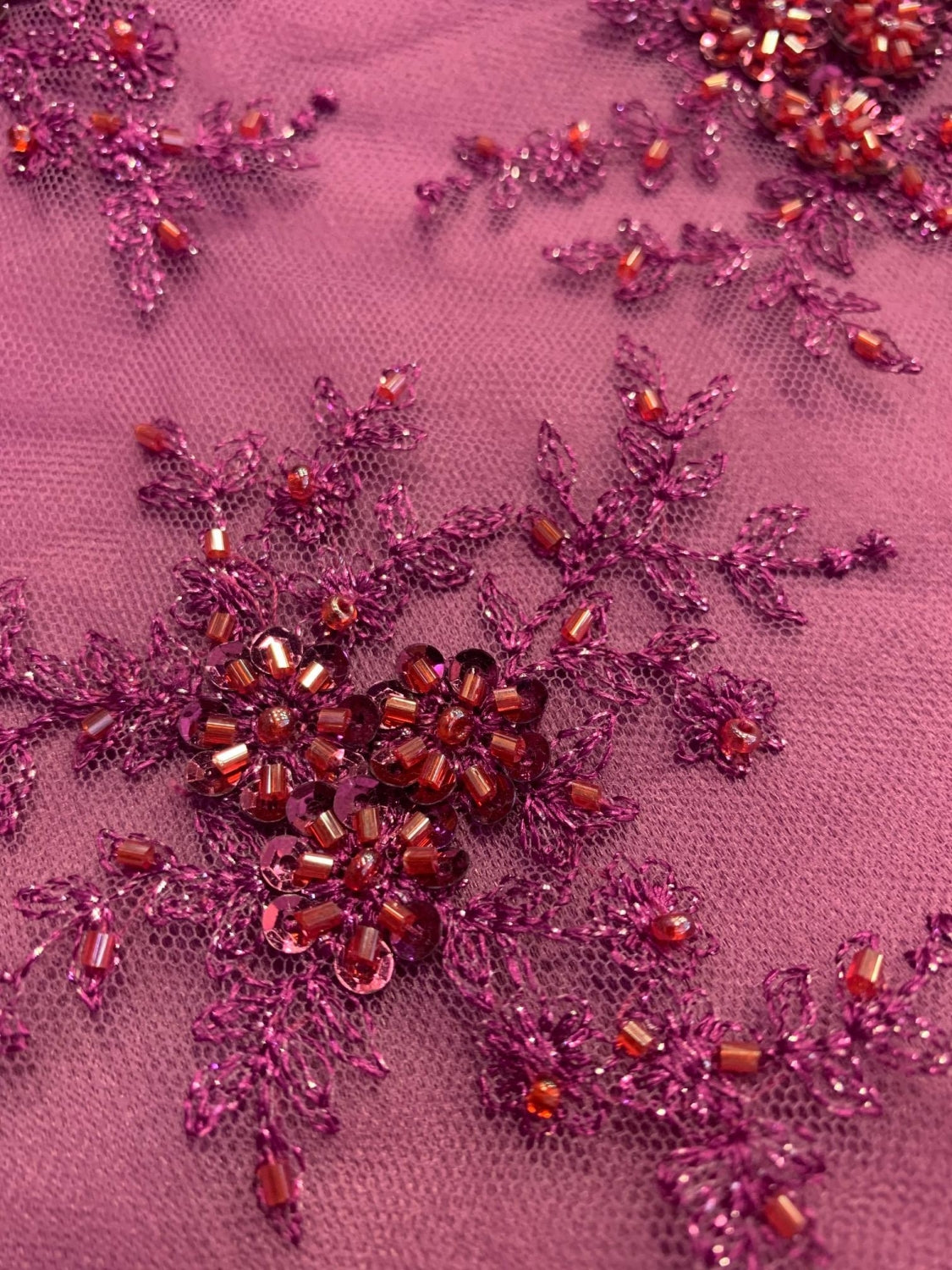 Broderie Pe Tull Cu Margele, Magenta