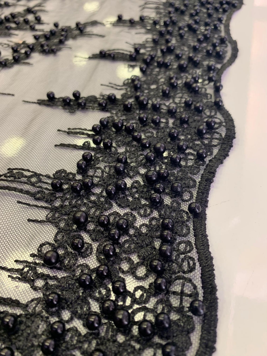 Broderie Pe Tull Cu Margele, Negru