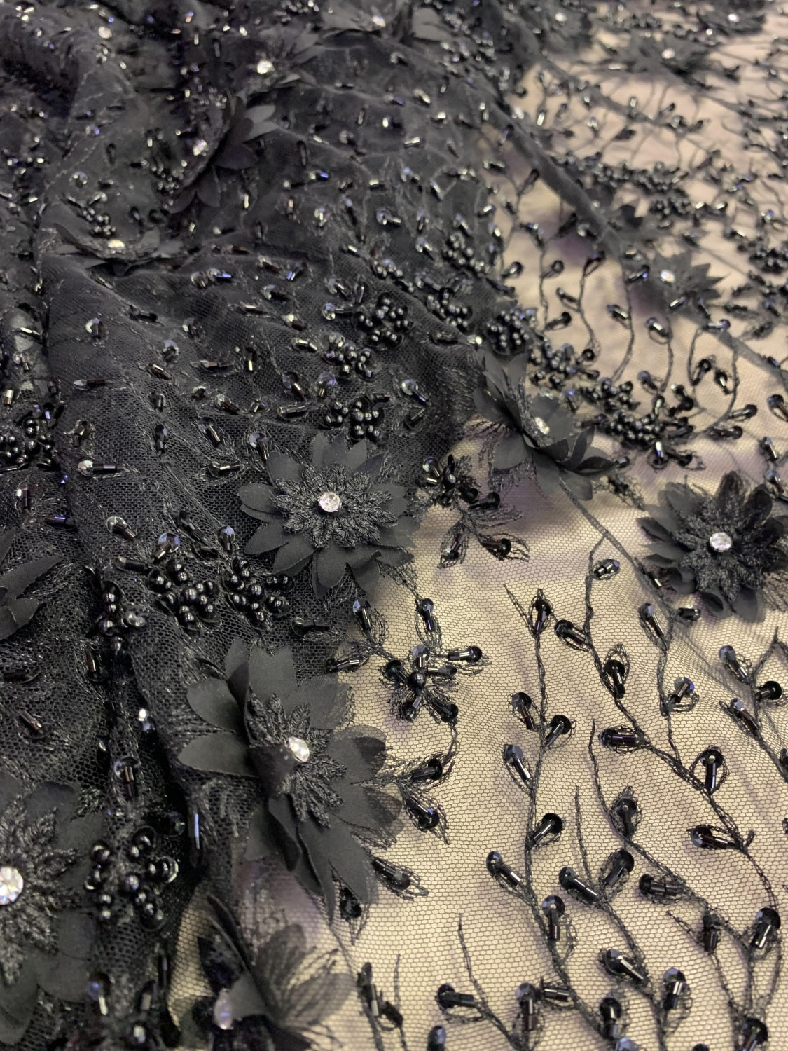 Broderie Pe Tull Cu Margele, Negru