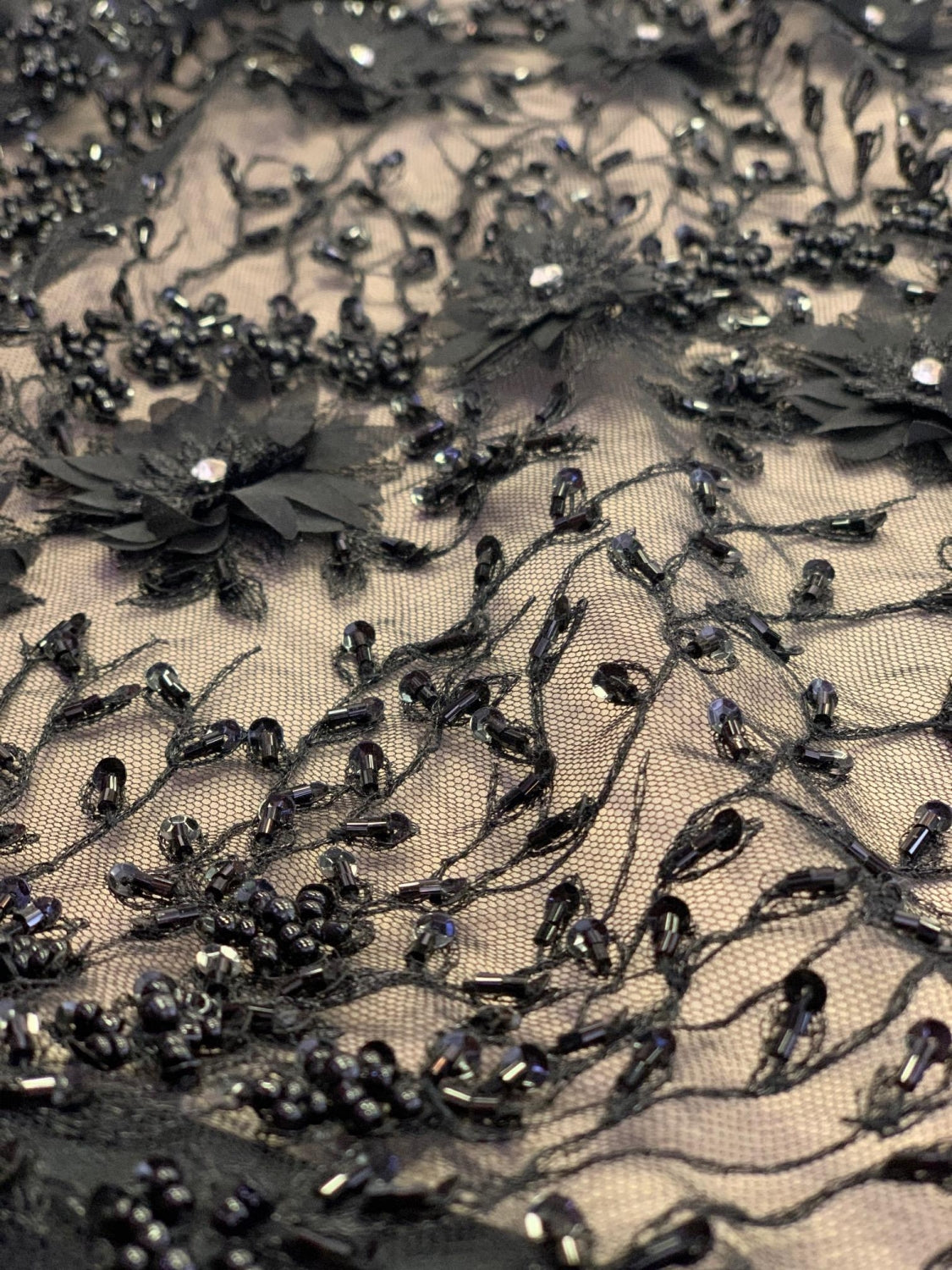 Broderie Pe Tull Cu Margele, Negru