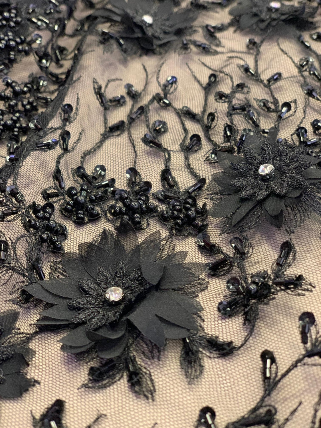 Broderie Pe Tull Cu Margele, Negru