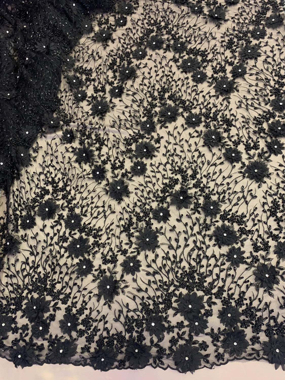 Broderie Pe Tull Cu Margele, Negru