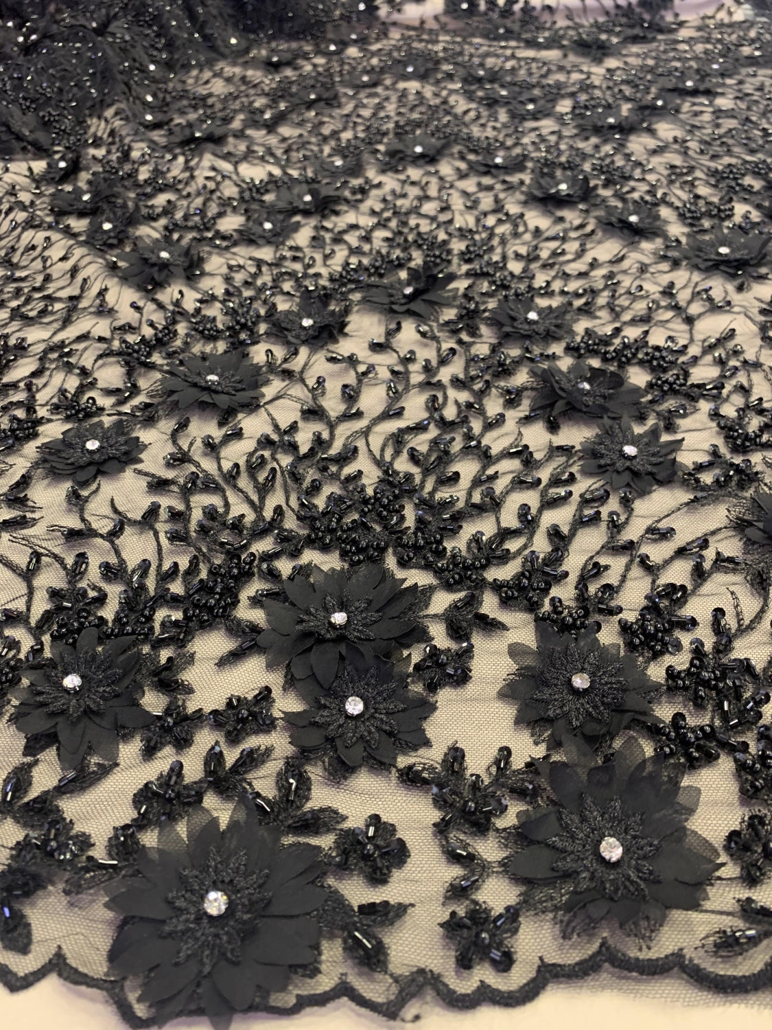 Broderie Pe Tull Cu Margele, Negru