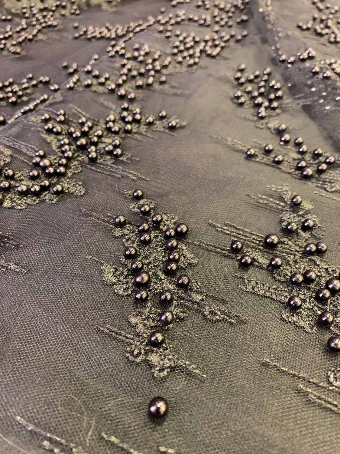 Broderie Pe Tull Cu Margele, Negru