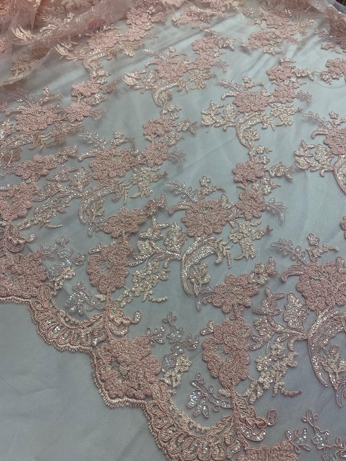 Broderie Pe Tull Cu Margele, Piersica