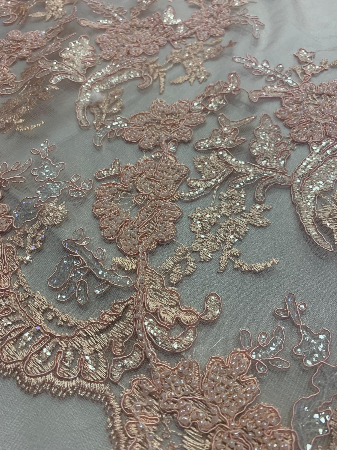 Broderie Pe Tull Cu Margele, Piersica