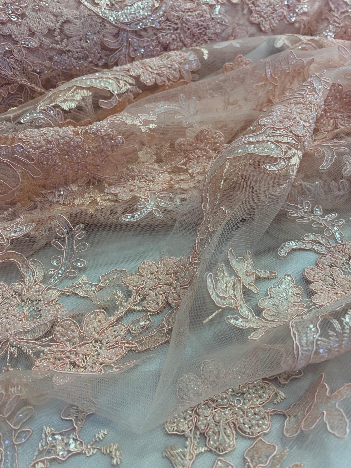 Broderie Pe Tull Cu Margele, Piersica