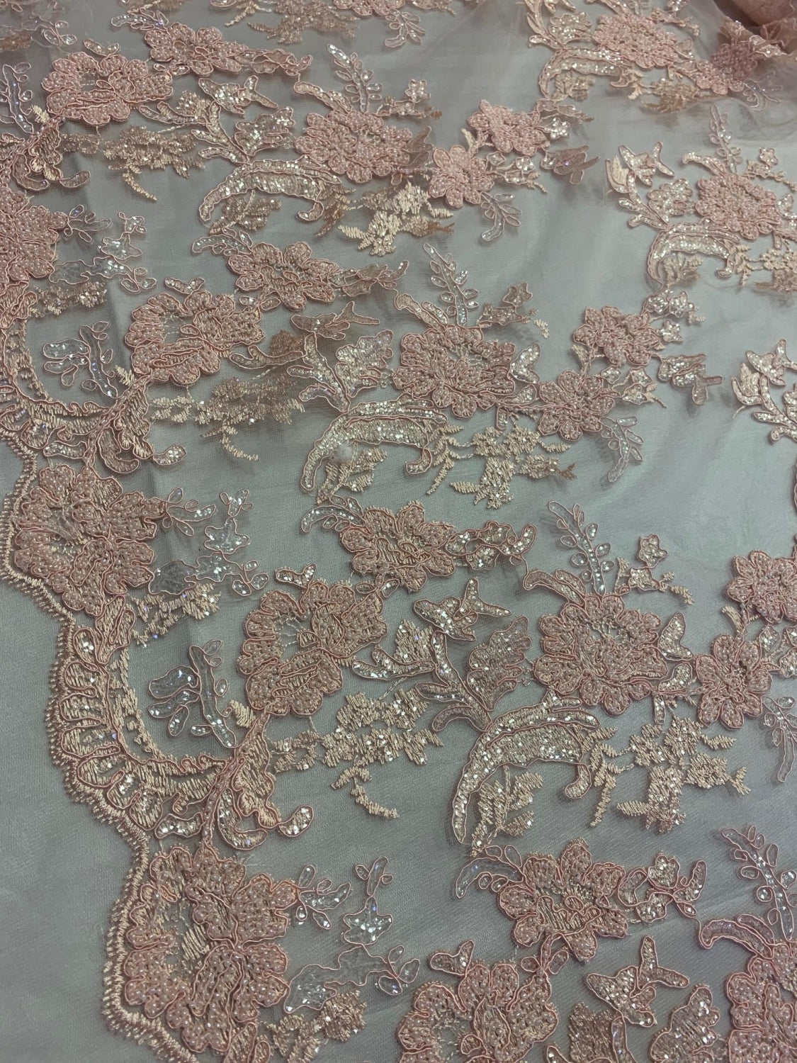 Broderie Pe Tull Cu Margele, Piersica