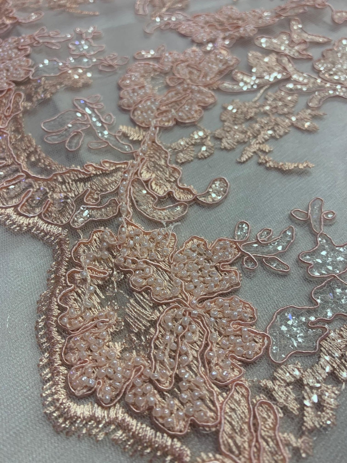 Broderie Pe Tull Cu Margele, Piersica