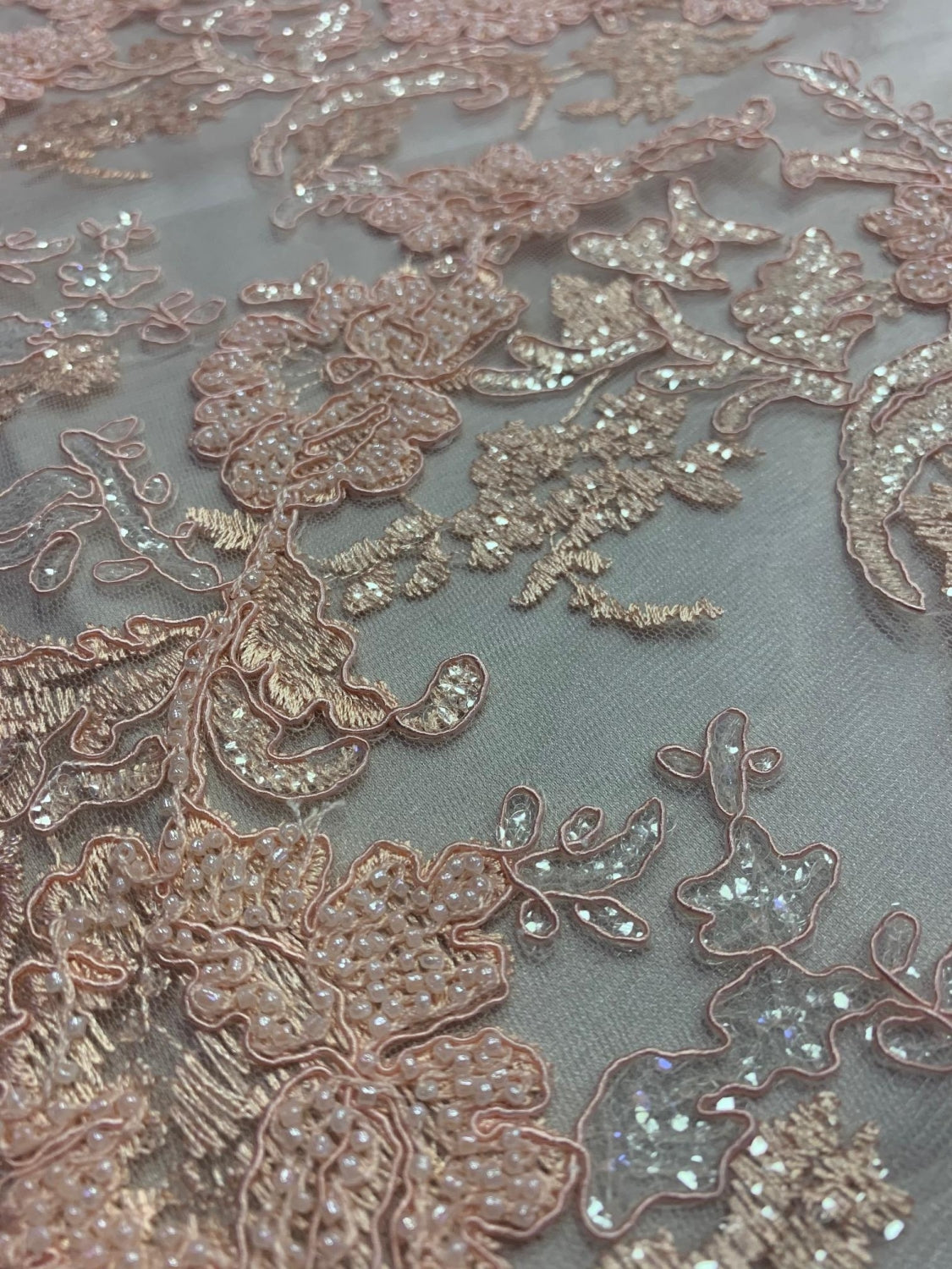 Broderie Pe Tull Cu Margele, Piersica