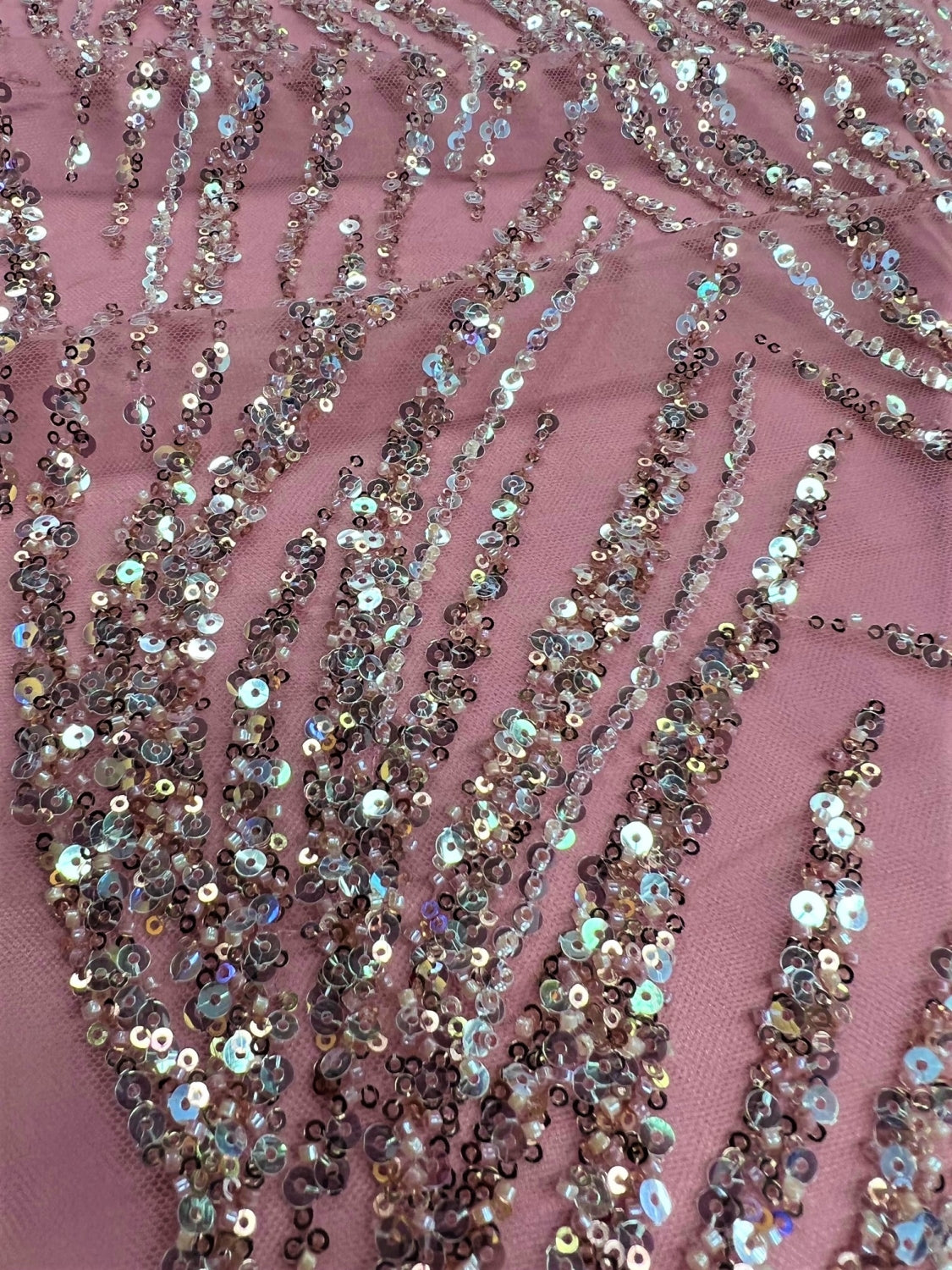 Broderie Pe Tull Cu Margele Si Paiete Fine, Roz