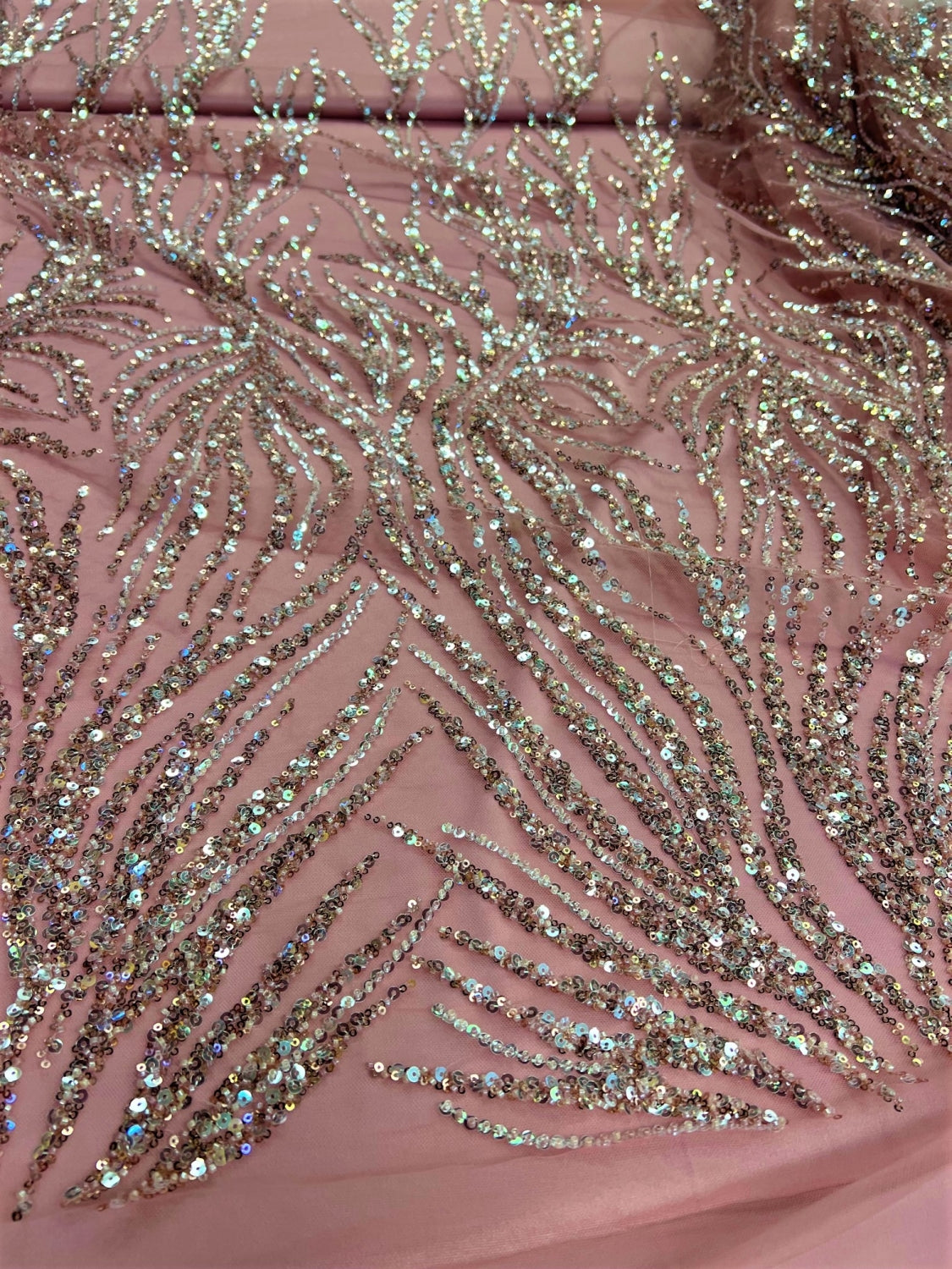 Broderie Pe Tull Cu Margele Si Paiete Fine, Roz