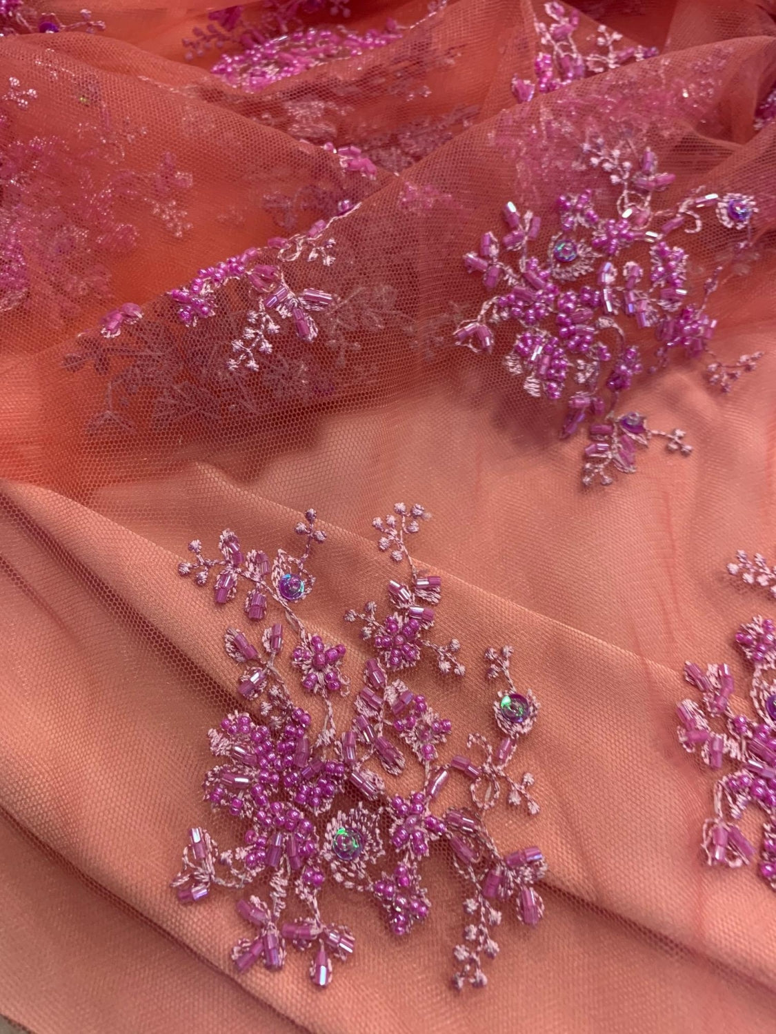 Broderie Pe Tull Cu Margele, Somon Cu Roz