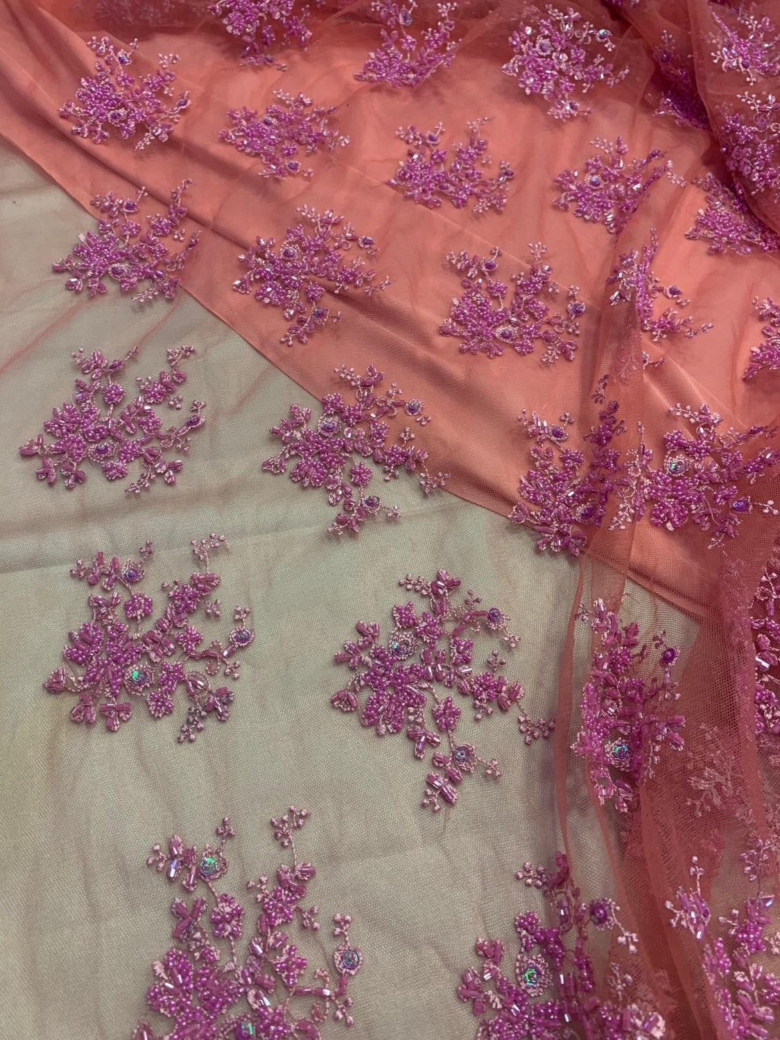 Broderie Pe Tull Cu Margele, Somon Cu Roz