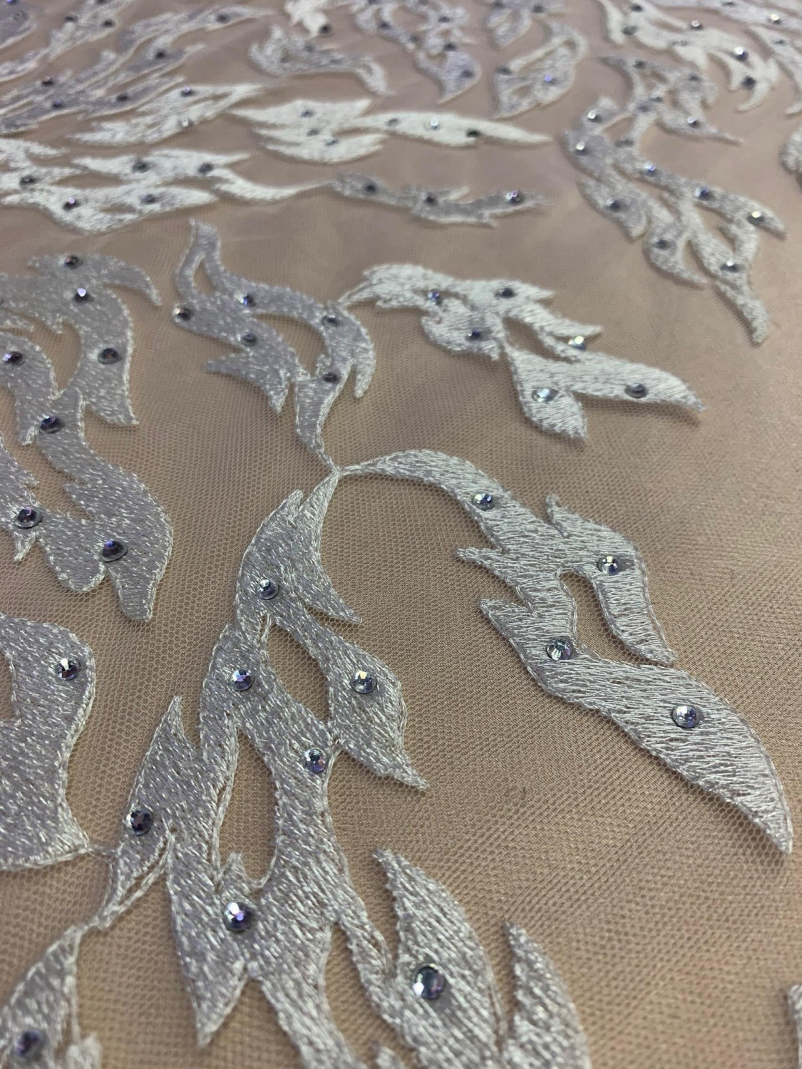 Broderie Pe Tull Cu Pietre Lipite, Alb