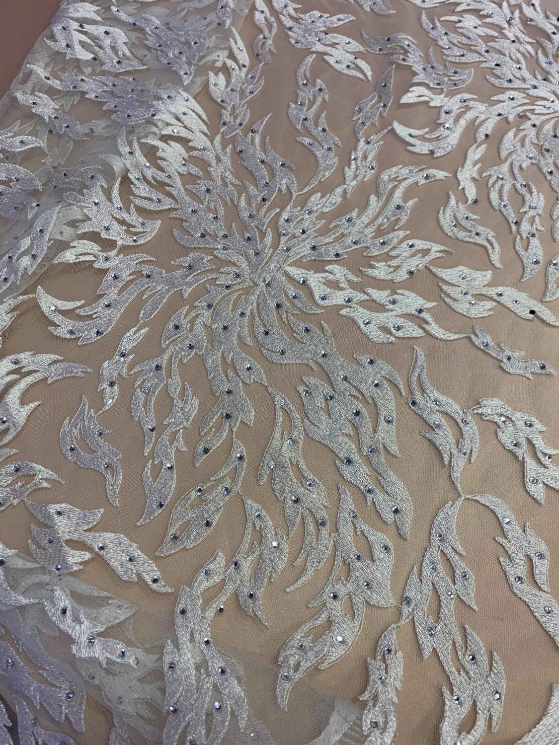 Broderie Pe Tull Cu Pietre Lipite, Alb