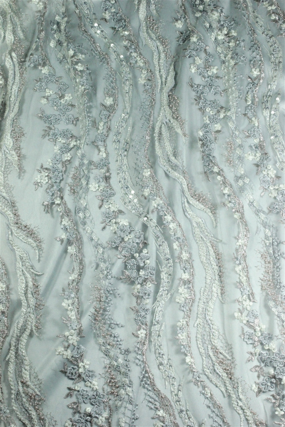 Broderie Pe Tull Gri Cu Margle Roz Si Bleu
