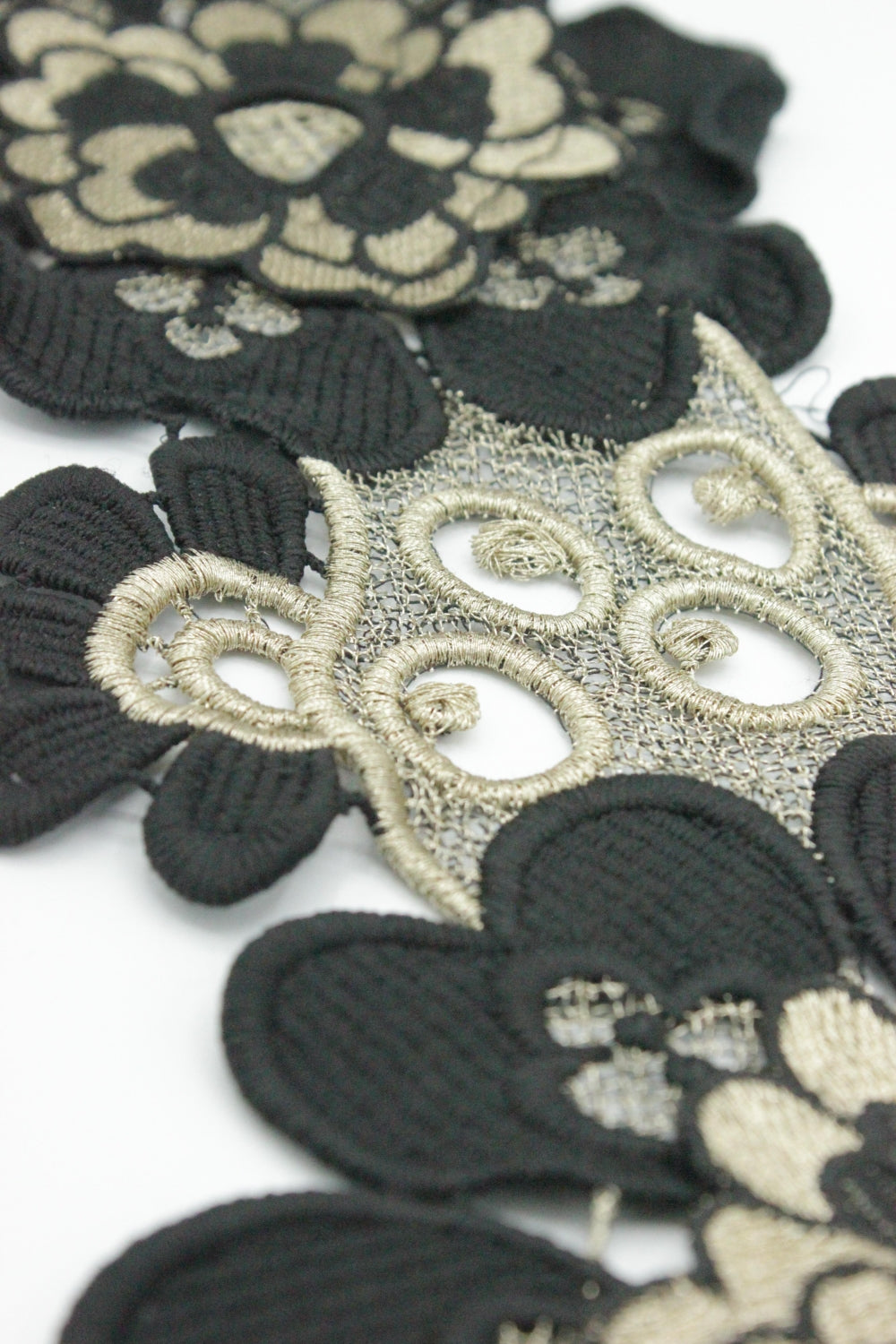 Broderie Sparta 3D, Negru Cu Auriu, 16cm