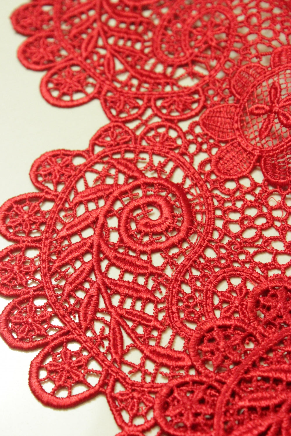 Broderie Sparta, Rosu
