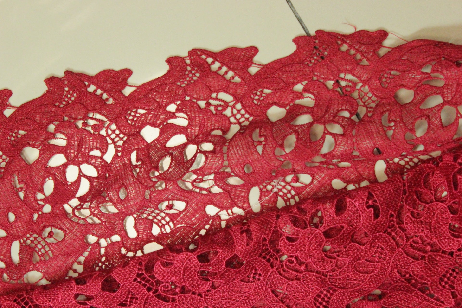 Broderie Sparta, Trandafiriu