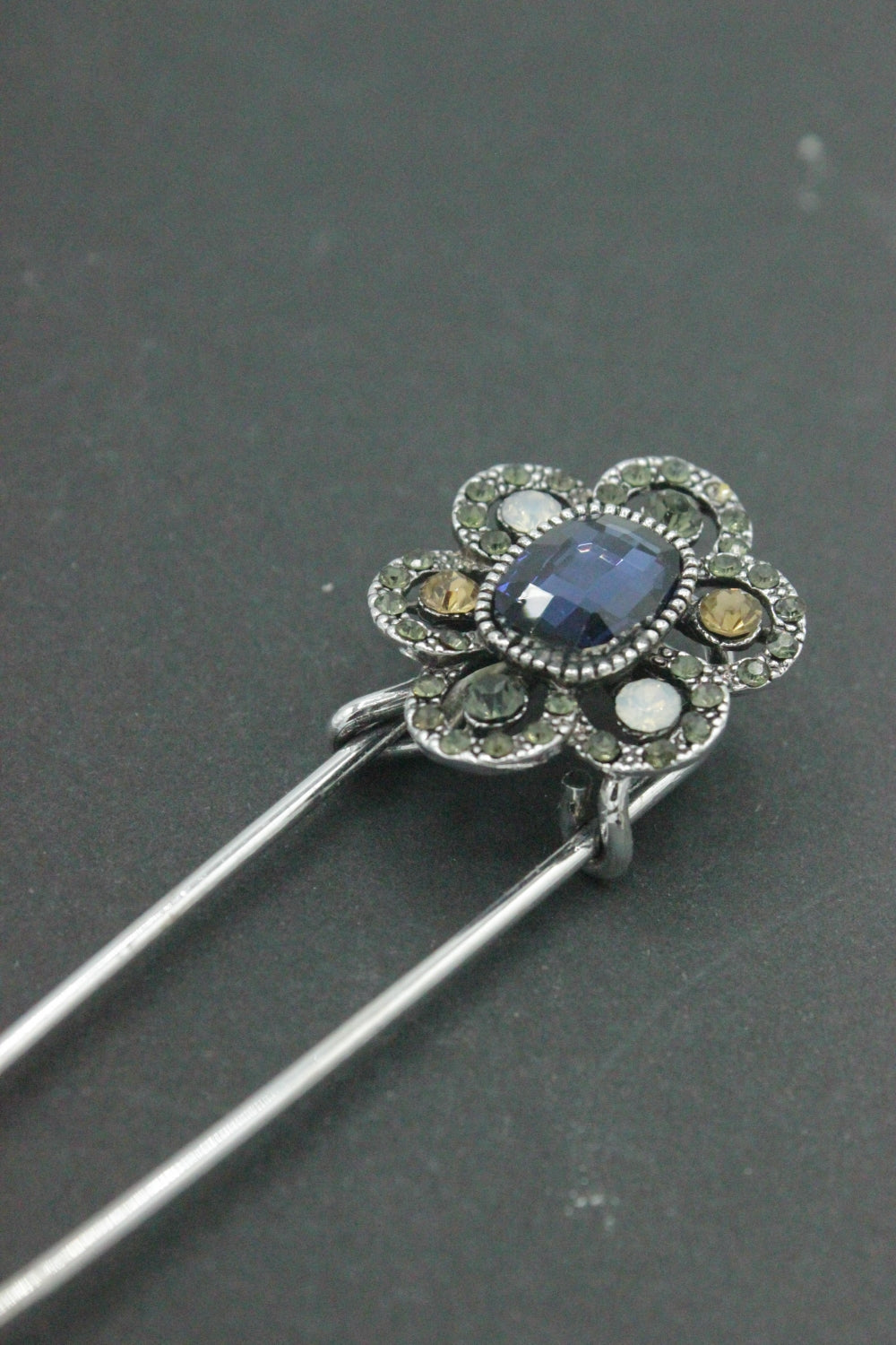 Brosa Cu Pietre, 10cm