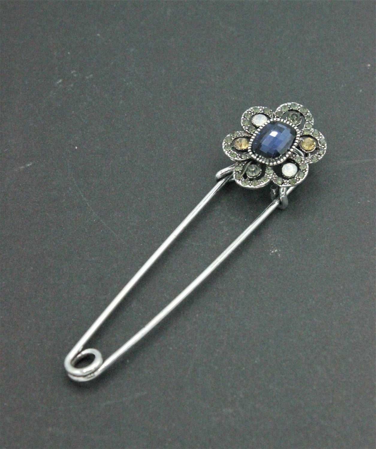 Brosa Cu Pietre, 10cm