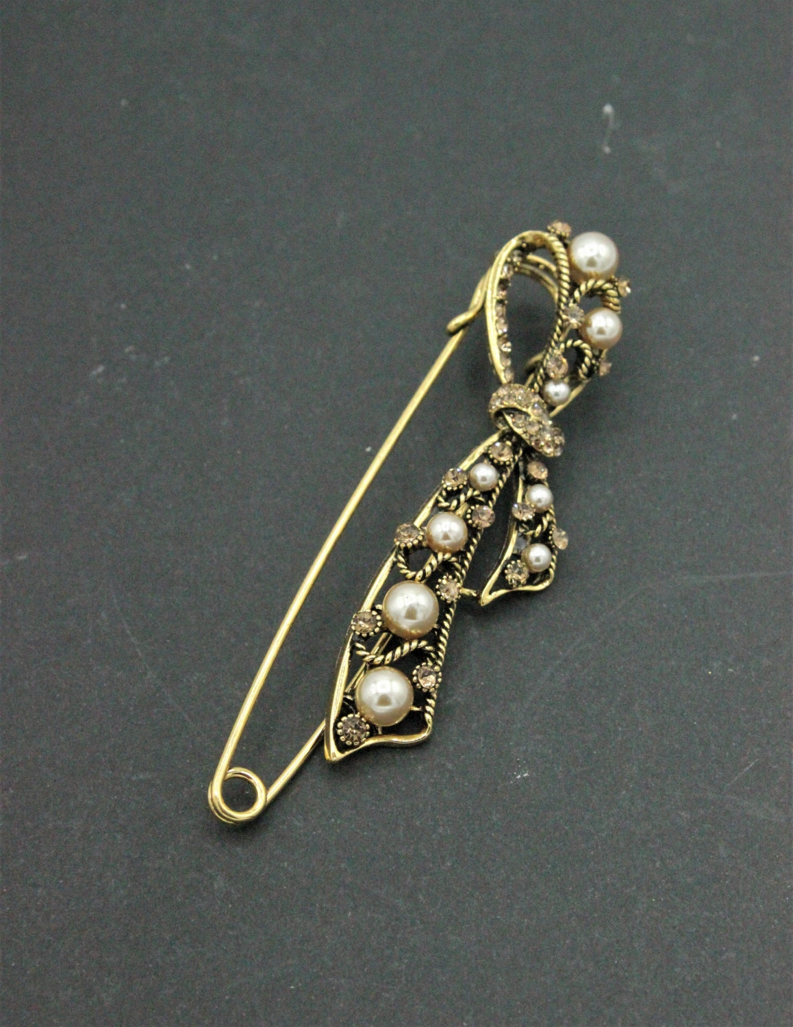 Brosa Cu Pietre Si Perle, 10cm