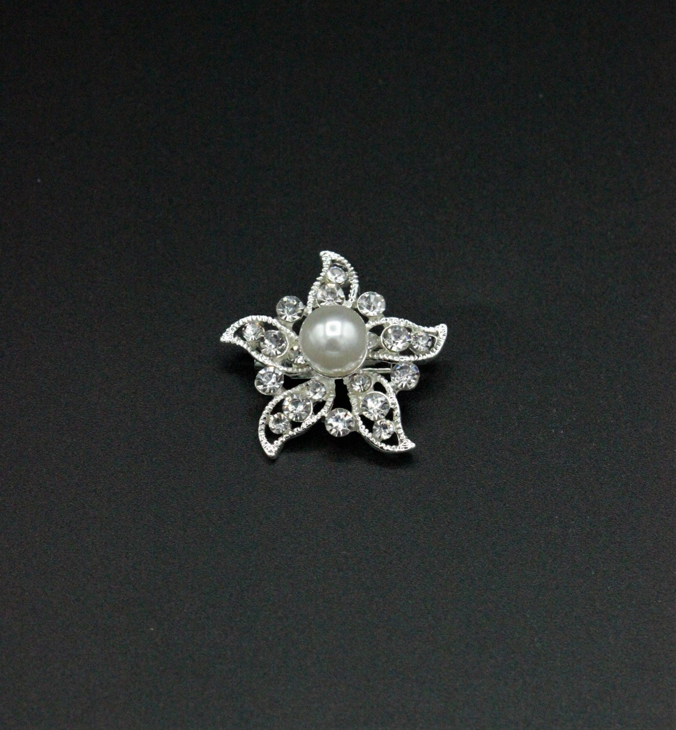 Brosa Cu Pietre Si Perle, 30mm