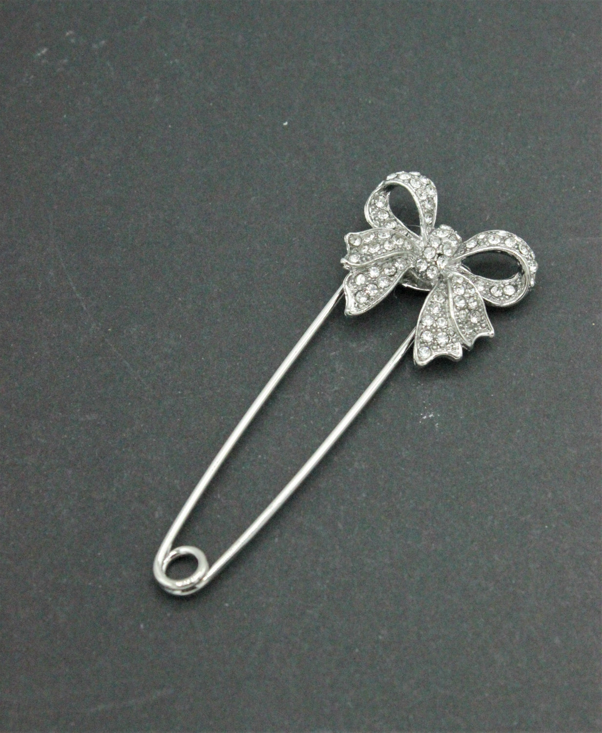 Brosa Funda Cu Pietre, 8cm, Argintiu