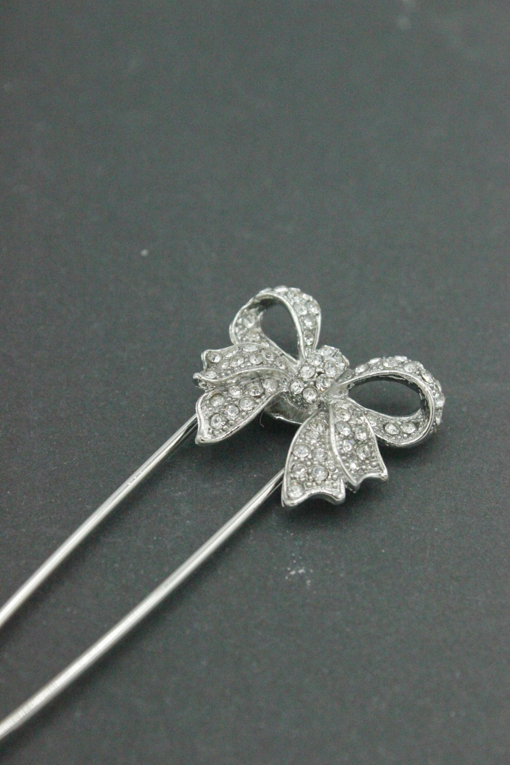 Brosa Funda Cu Pietre, 8cm, Argintiu