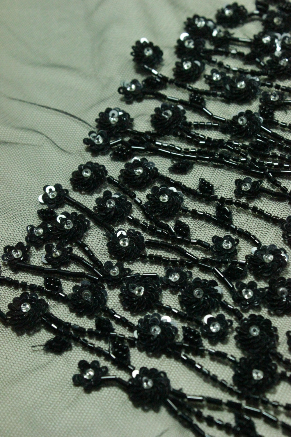 Bust Broderie Pe Tull Cu Margele Si Paiete, Negru,55x40cm