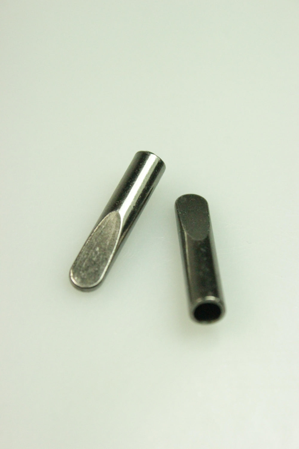 Capete Snur 4mm, Metal, Argintiu Inchis, (2Buc)