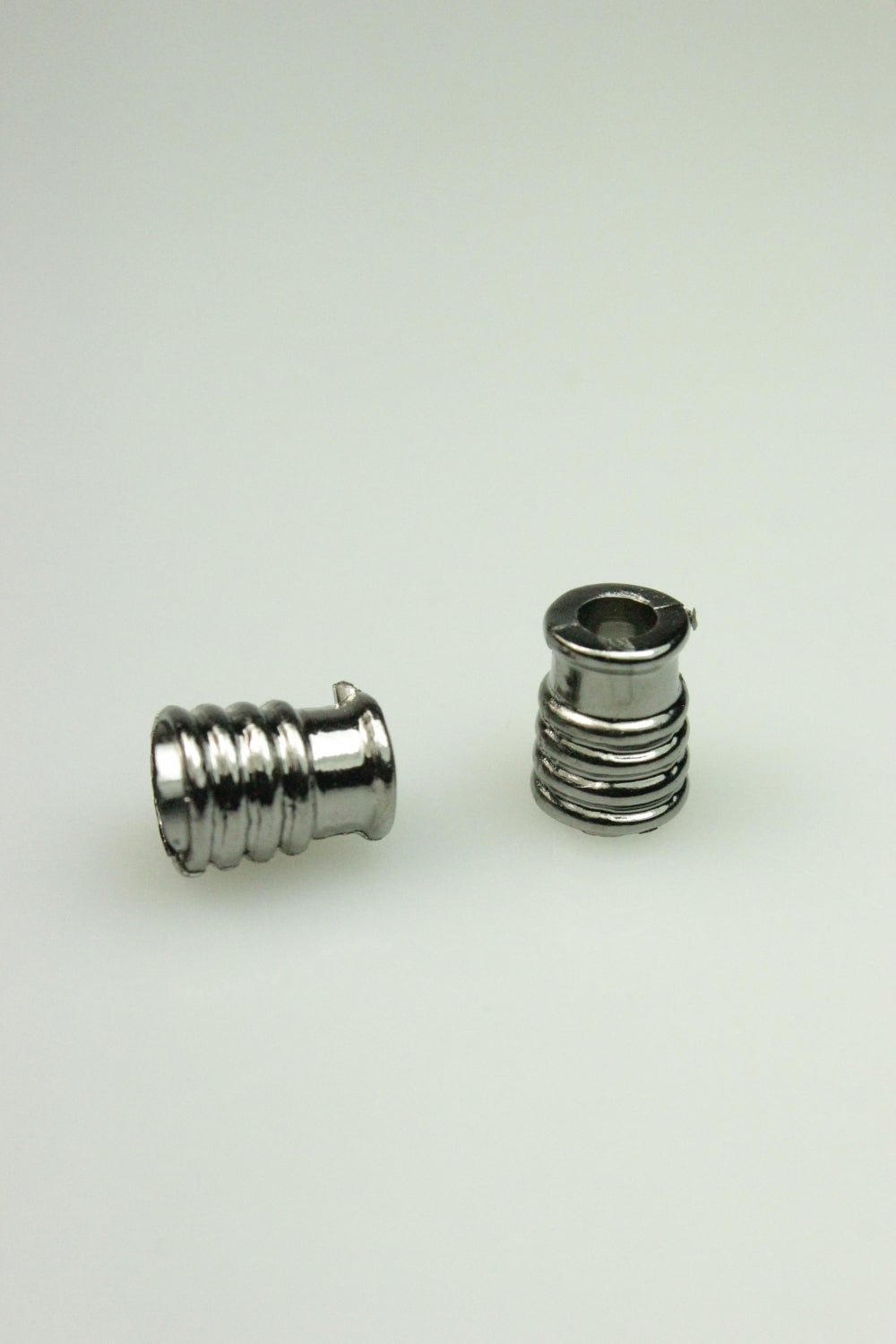 Capete Snur 5mm, Plastic, Argintiu Inchis, (2Buc)