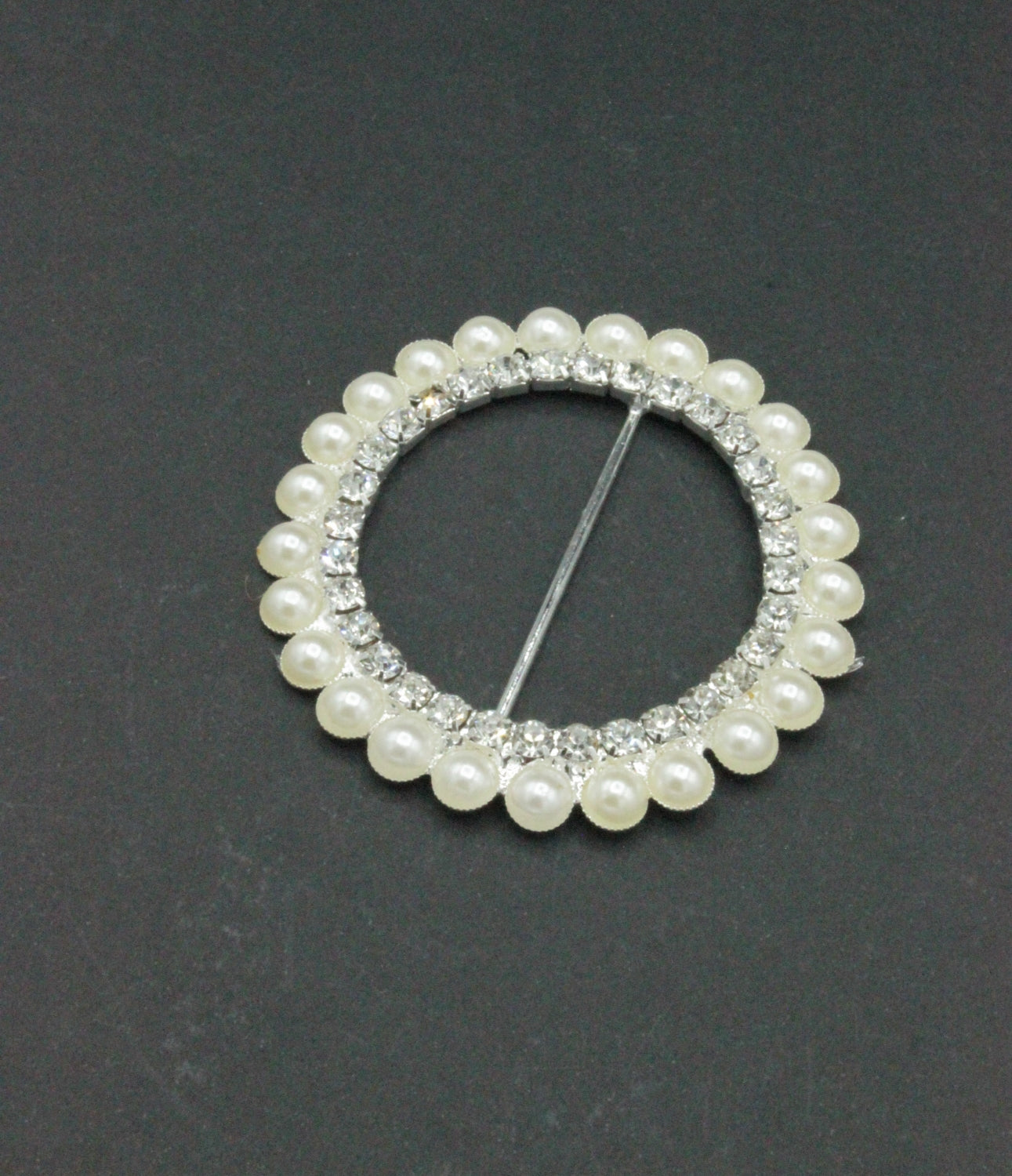 Catarama Rotunda Cu Strasuri Si Perle40mm, Argintiu Cu Ivoire