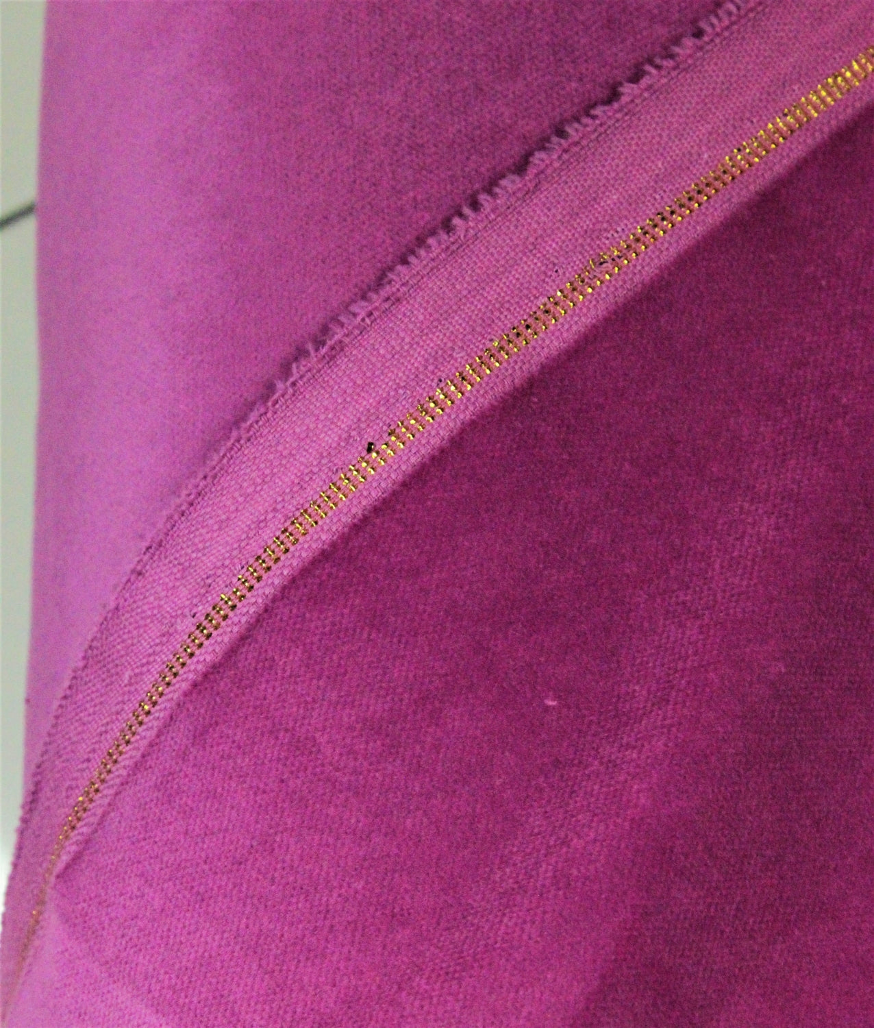 Catifea De Bumbac, Magenta