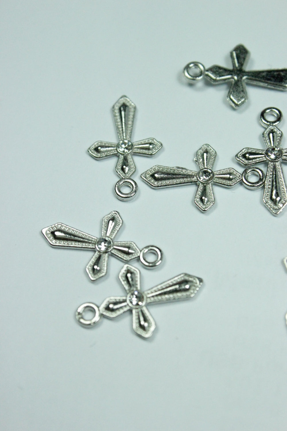 Crucilite Cu Piatra, 19mm, Argintiu