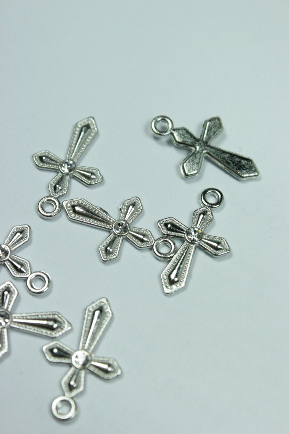 Crucilite Cu Piatra, 19mm, Argintiu