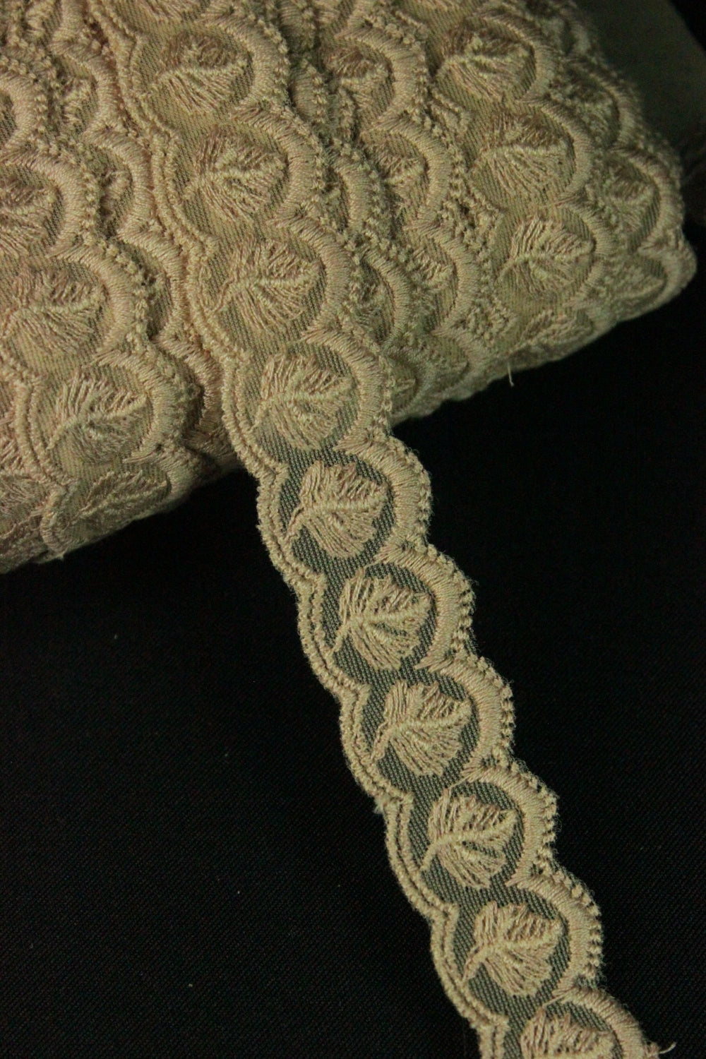 Dantela Brodata Bej Roze, 20mm