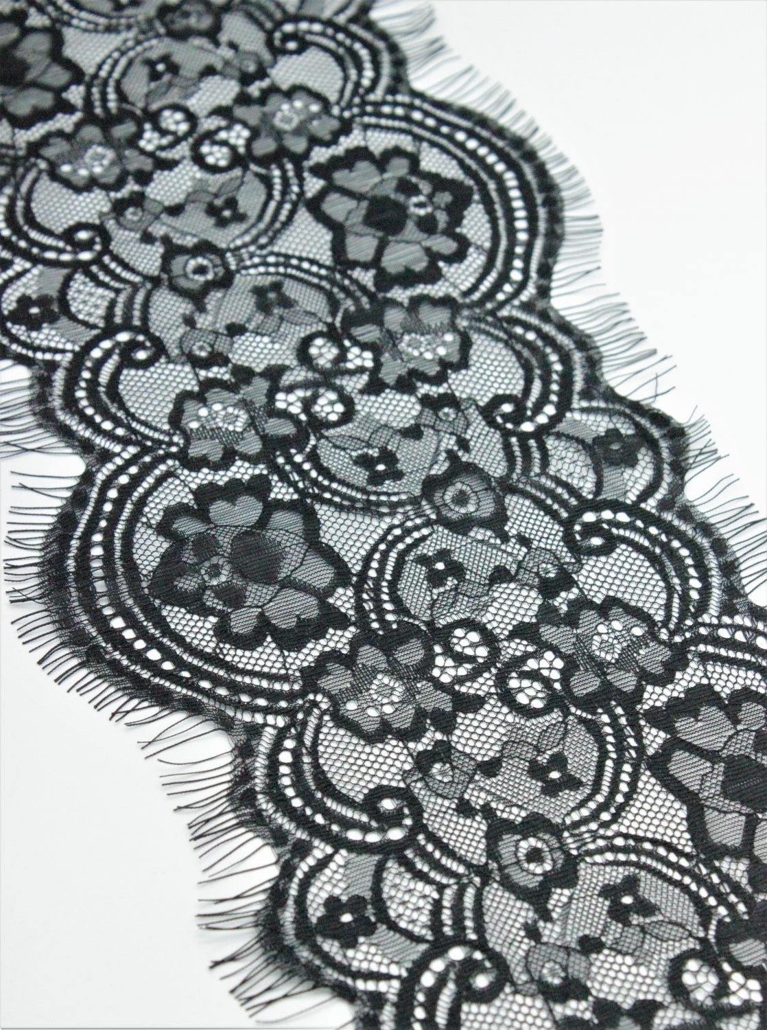 Dantela Chantilly 300 x 16cm, Negru
