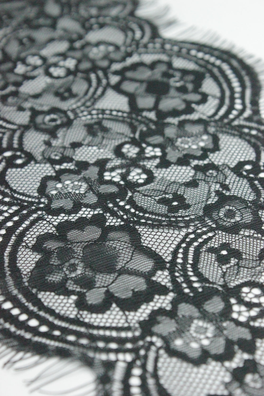 Dantela Chantilly 300 x 16cm, Negru