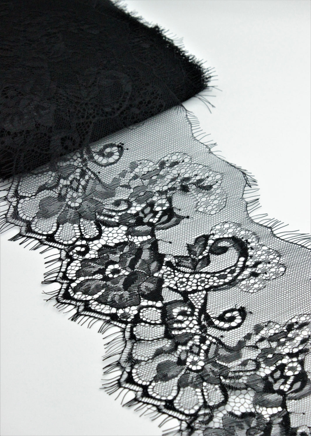 Dantela Chantilly 300 x 23cm, Negru
