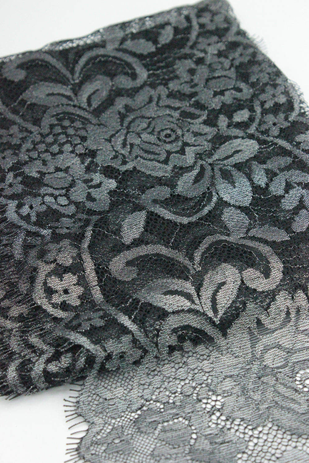 Dantela Chantilly 300 x 17cm, Negru Argintiu